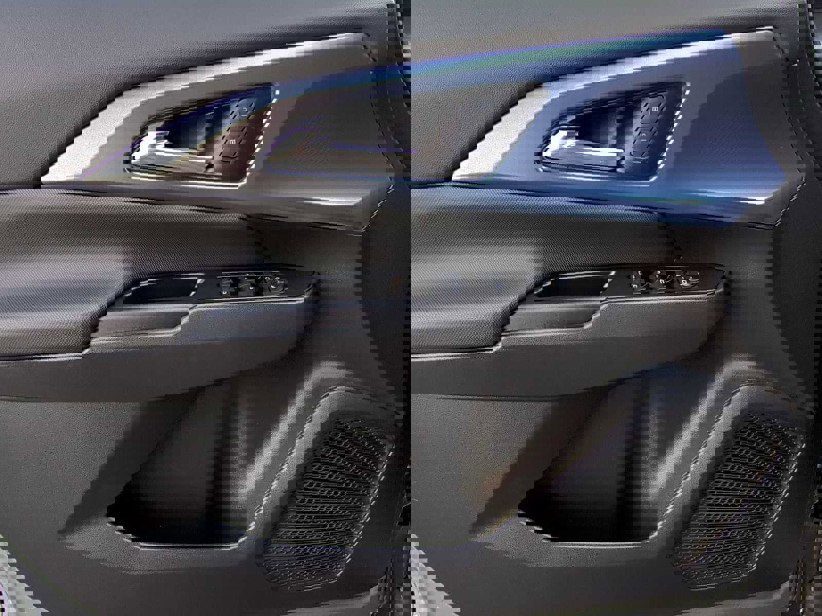 Used 2025 Chevrolet Equinox EV LT w/ Convenience Package image 10