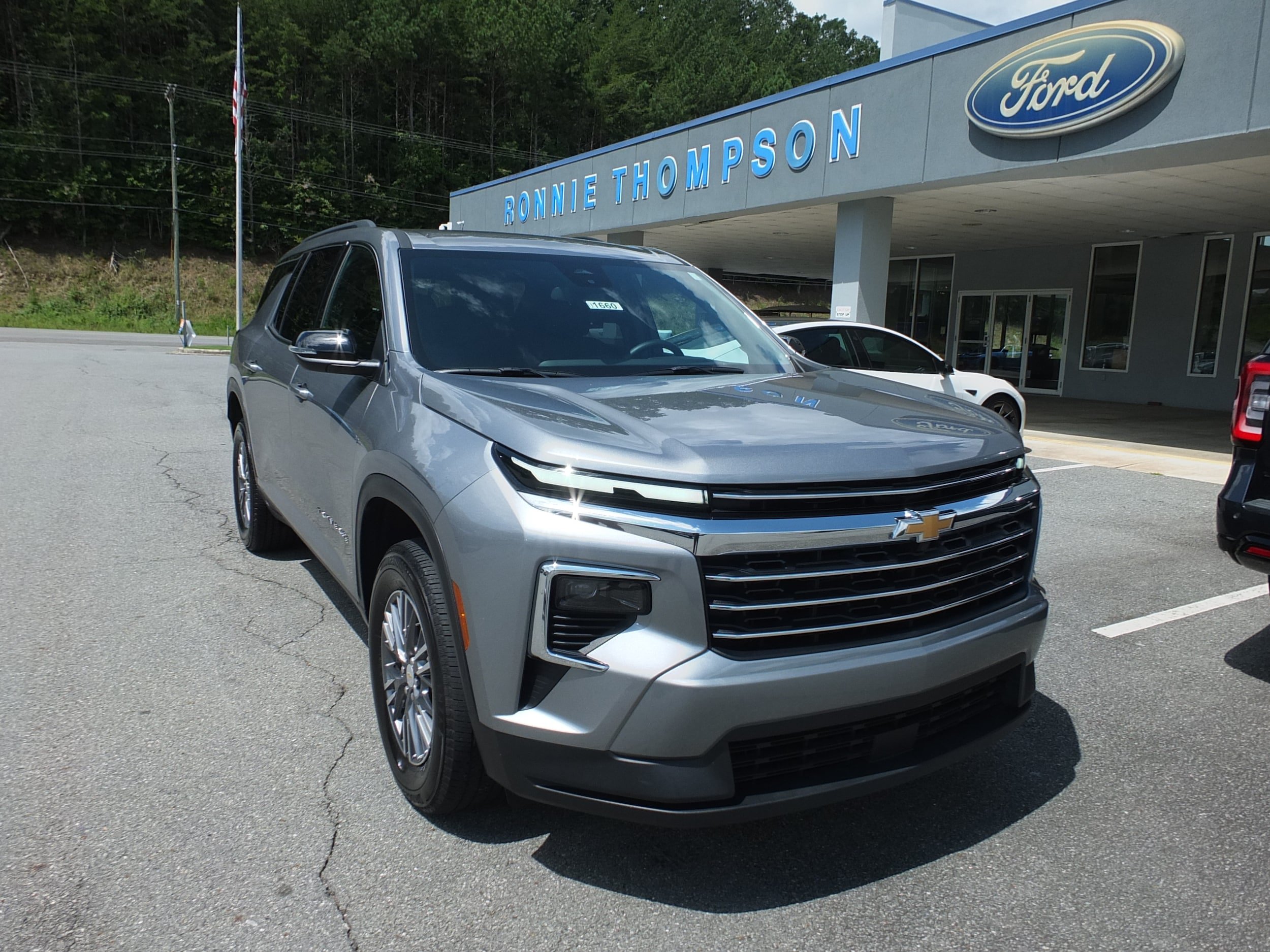 Used 2026 Chevrolet Traverse LT FWD video 1