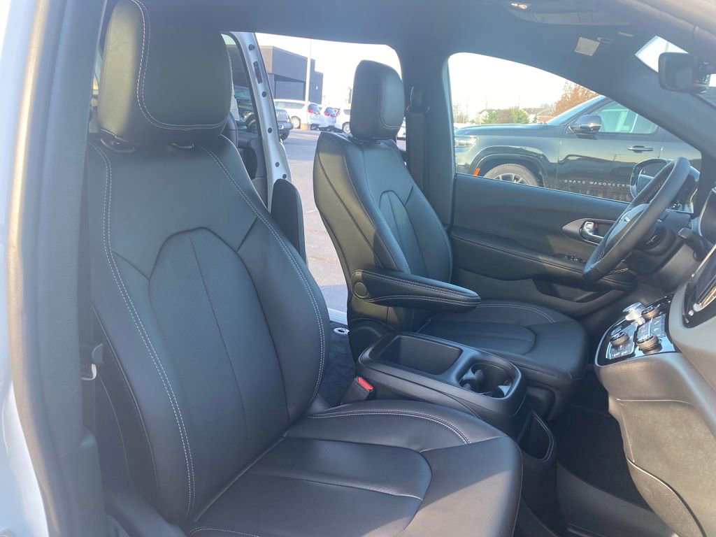 New 2026 Chrysler Voyager LX image 22