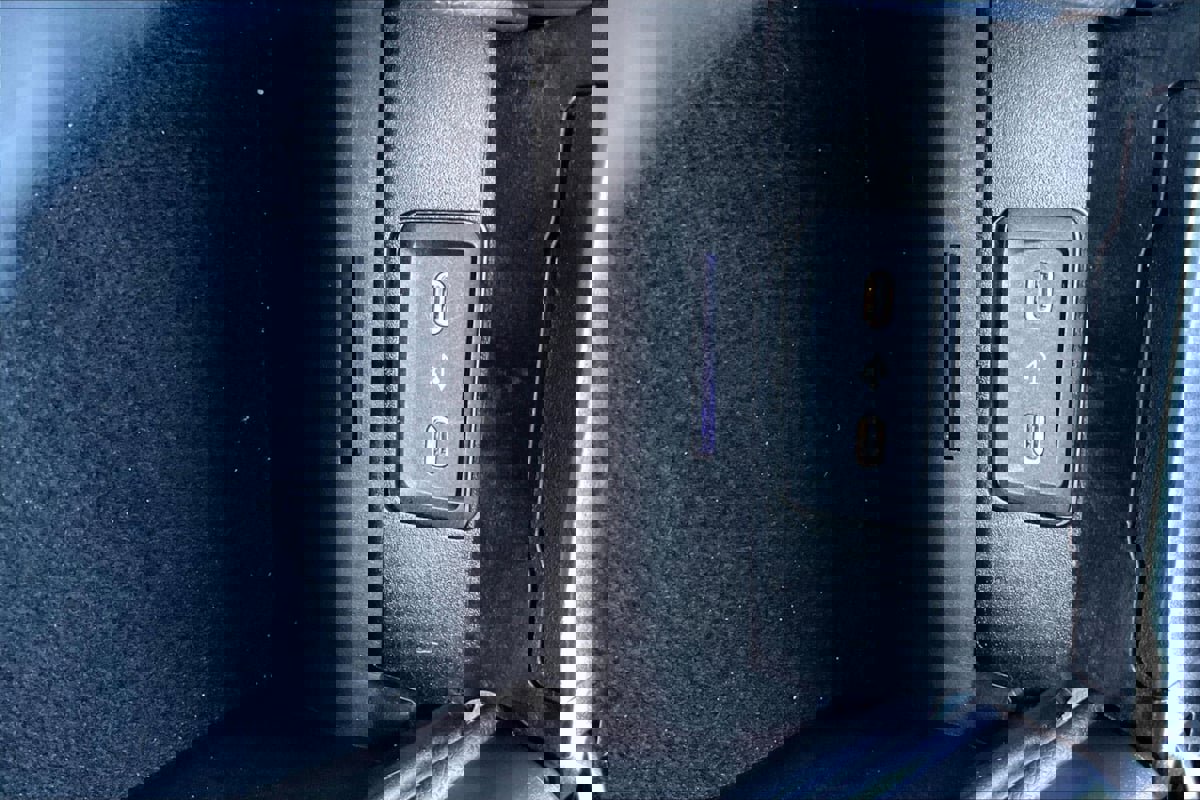 Used 2023 Mercedes-Benz C 300 Sedan w/ AMG Line w/ Night Package image 29