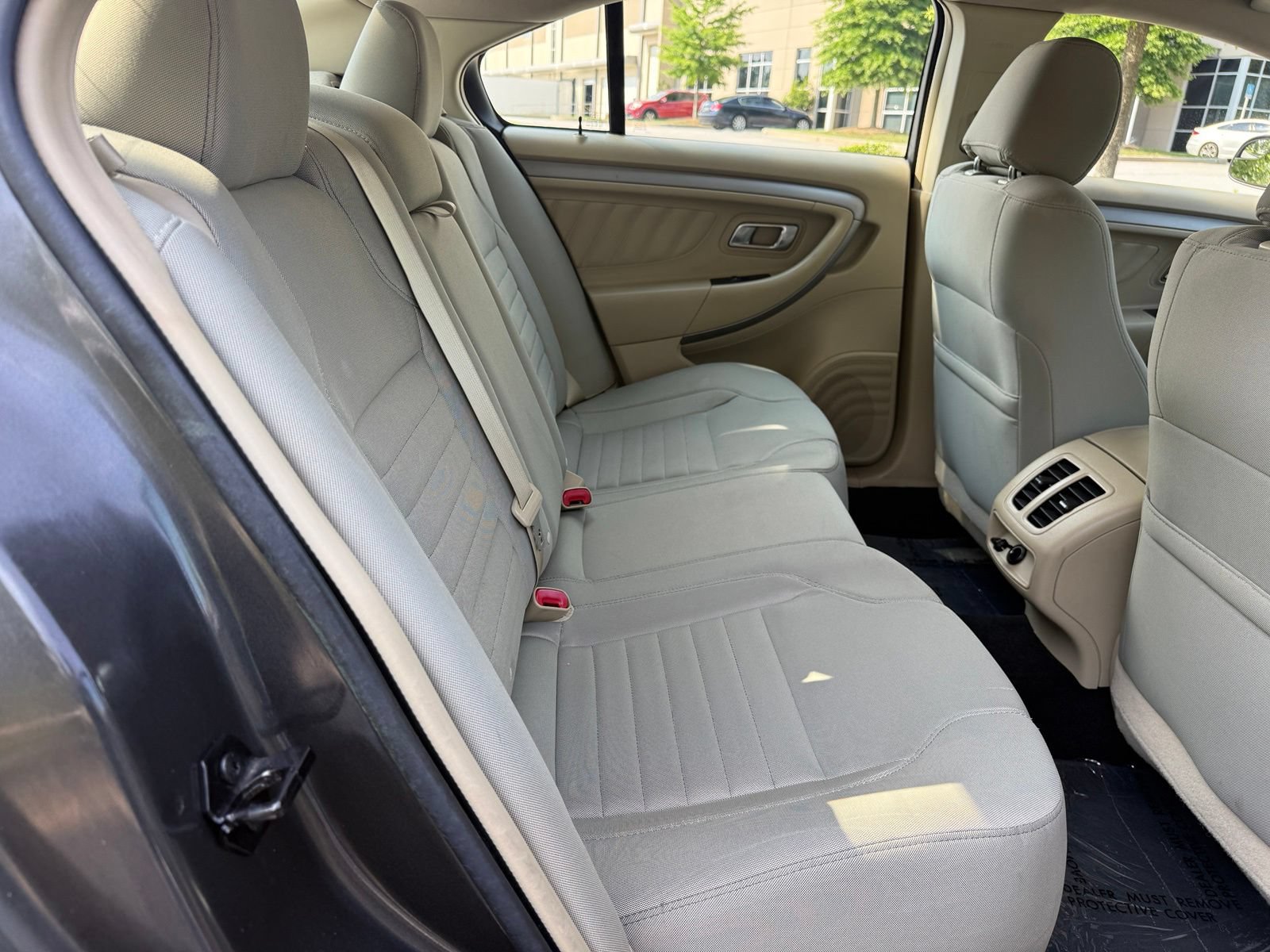Used 2016 Ford Taurus SE FWD image 38