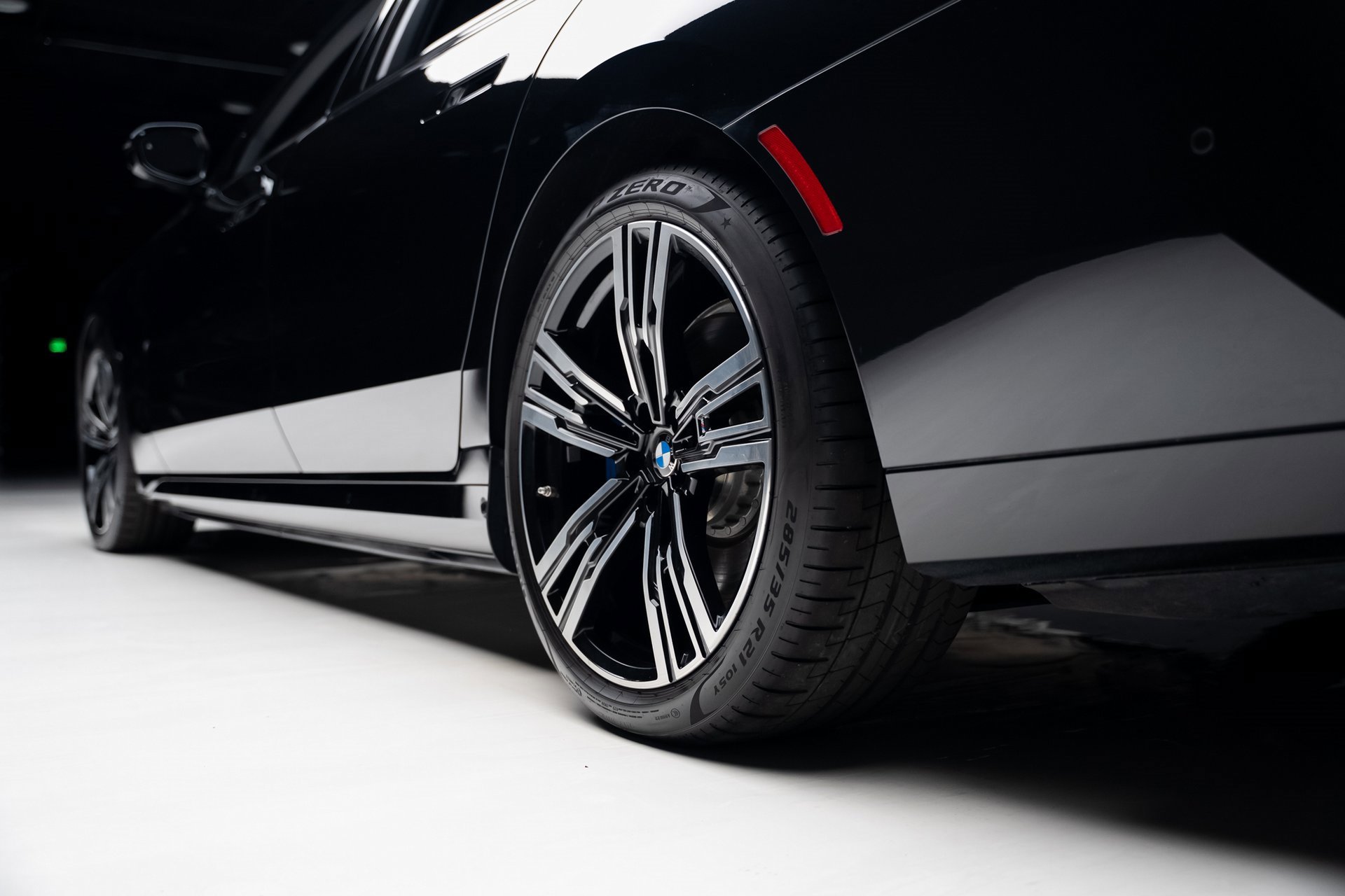 Used 2023 BMW i7 xDrive60 w/ Executive Package 2 image 77