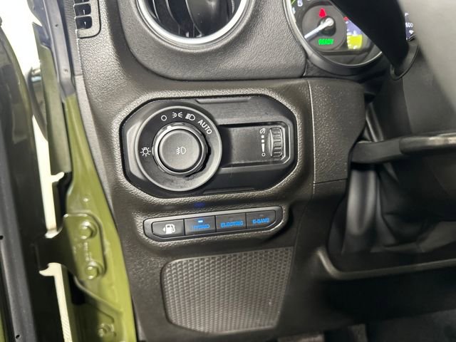 Used 2023 Jeep Wrangler Unlimited Sahara image 18