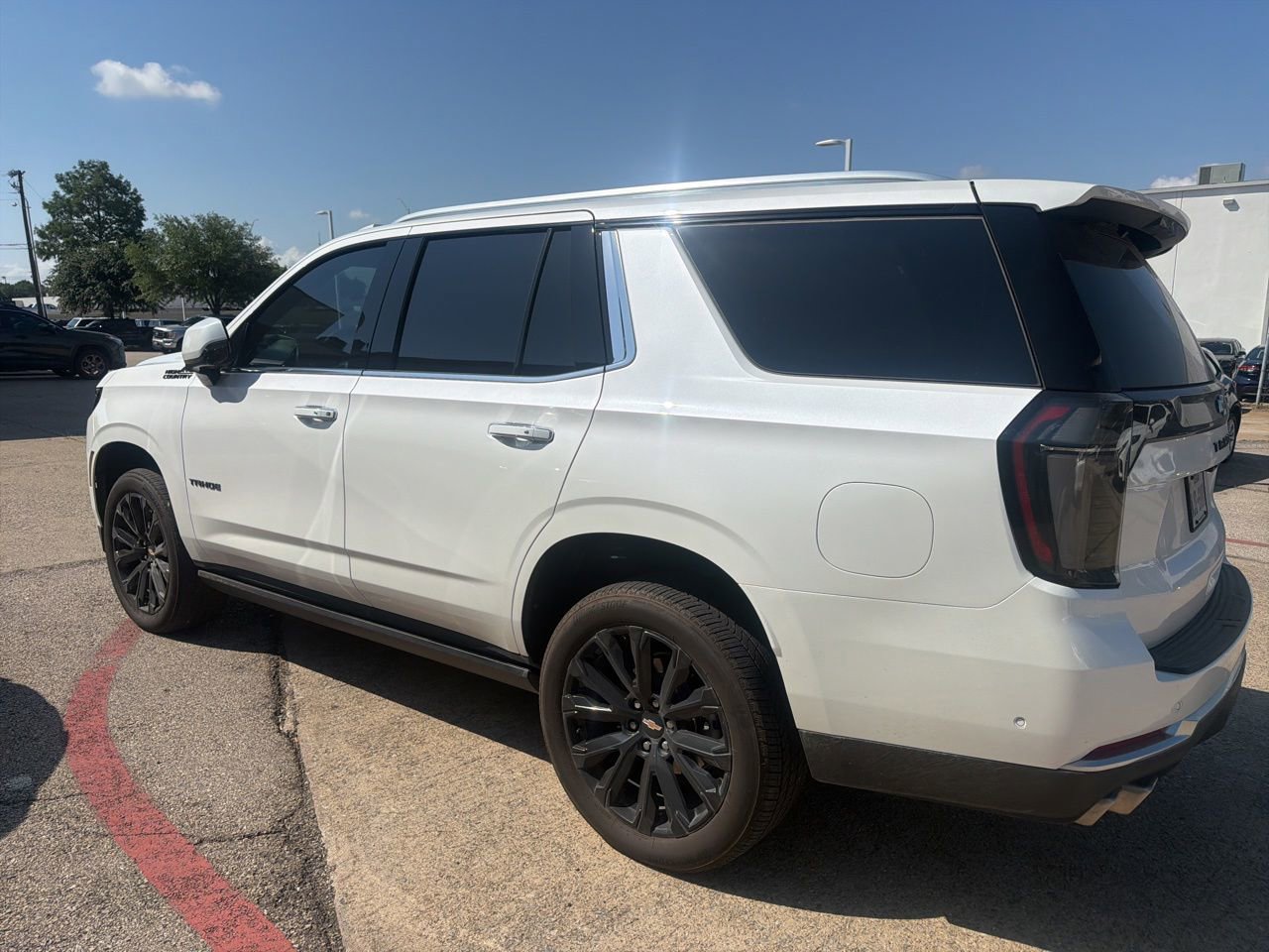 Used 2025 Chevrolet Tahoe High Country AWD/4WD image 4