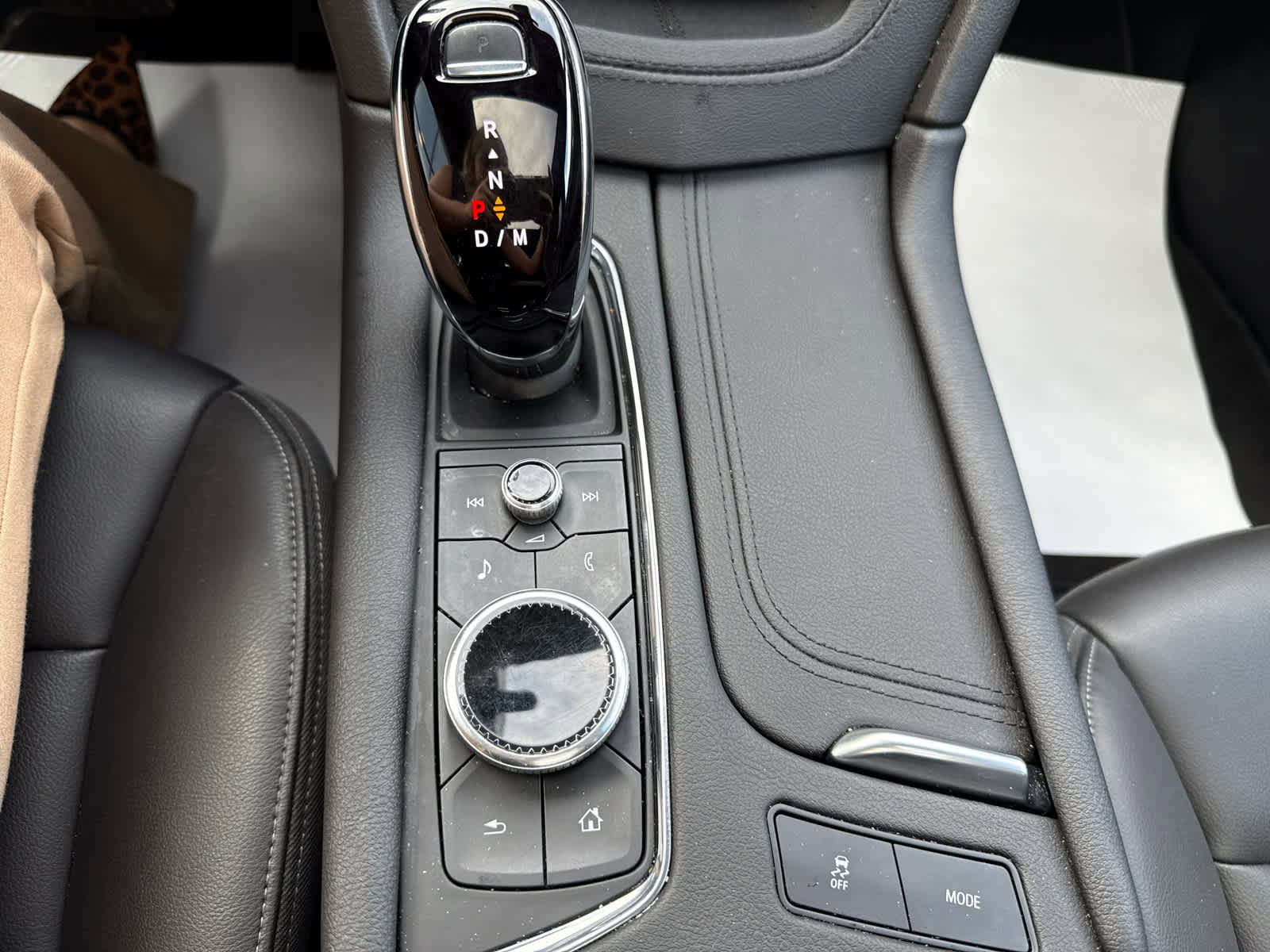 Used 2024 Cadillac XT6 Luxury w/ LPO, Floor Liner Package image 21