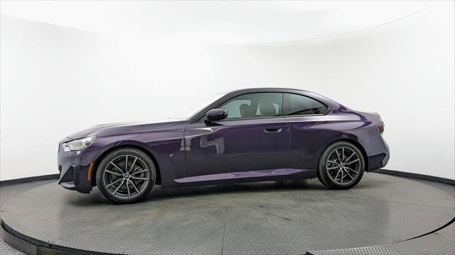 Used 2023 BMW 230i Coupe w/ Premium Package RWD image 3