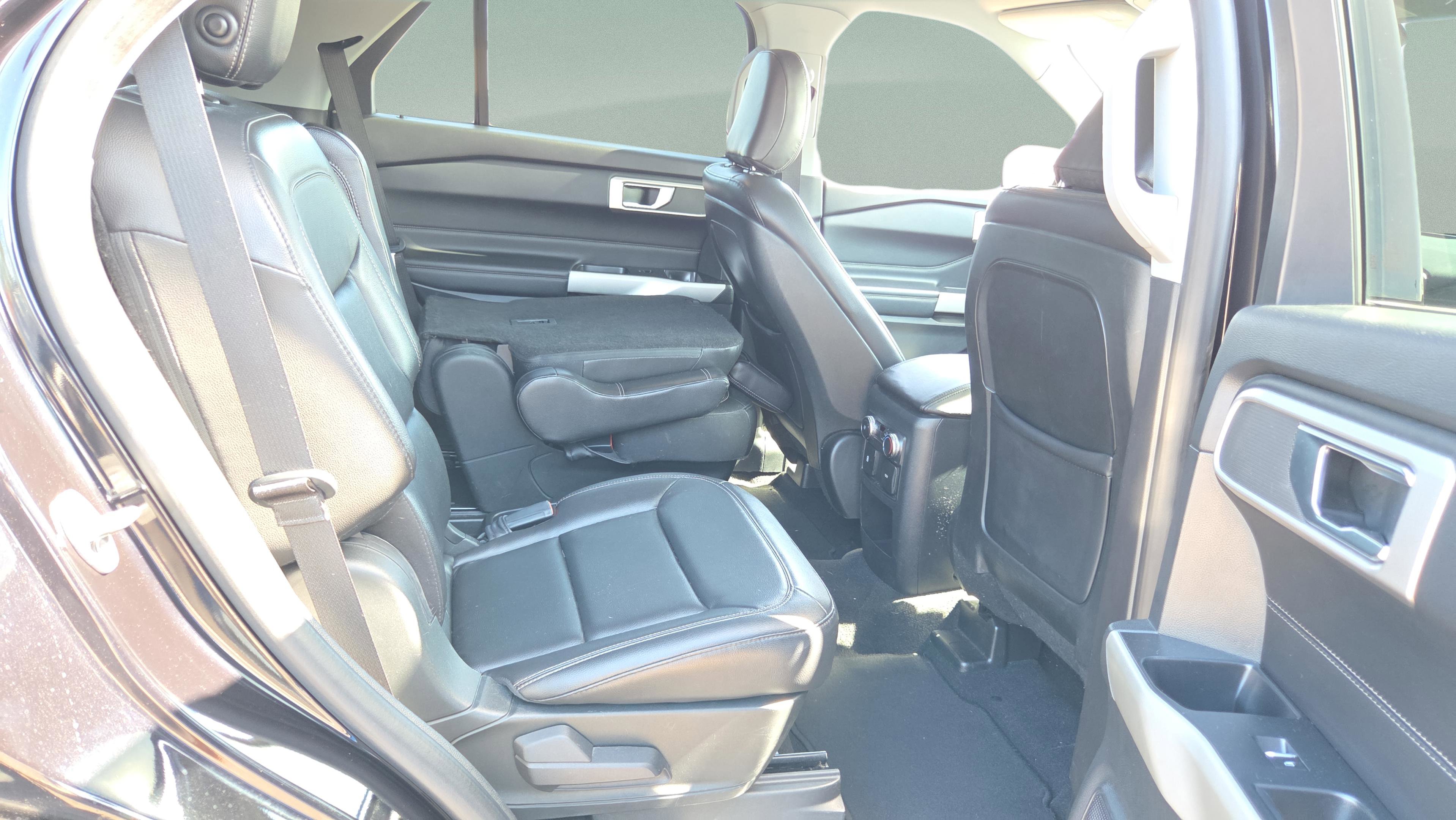 Used 2020 Ford Explorer XLT w/ Equipment Group 202A image 21