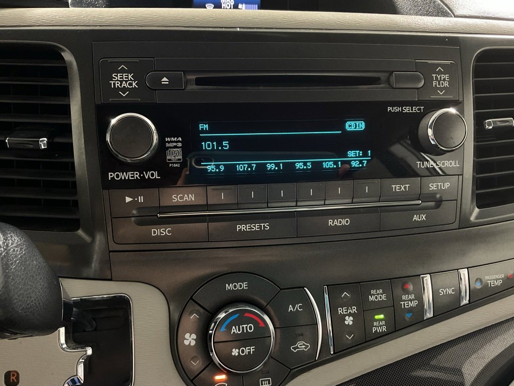 Used 2012 Toyota Sienna SE image 17