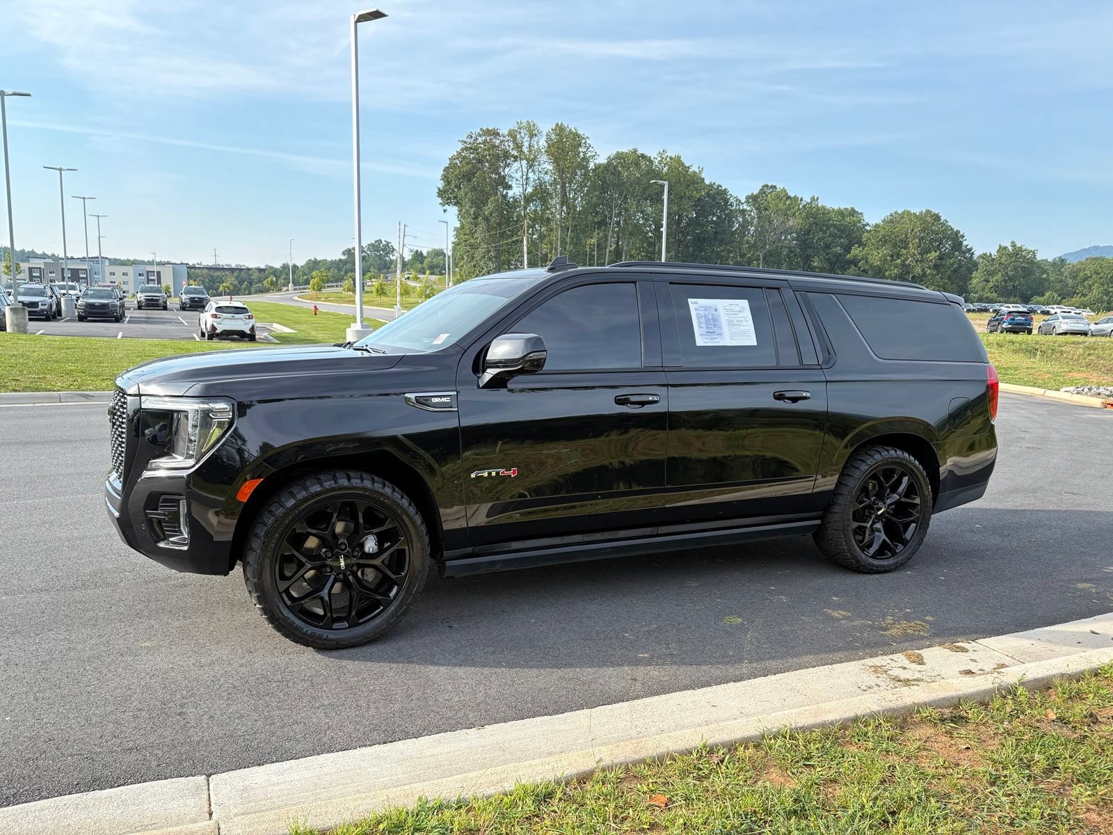 Used 2021 GMC Yukon XL AT4 w/ AT4 Premium Plus Package AWD/4WD image 4
