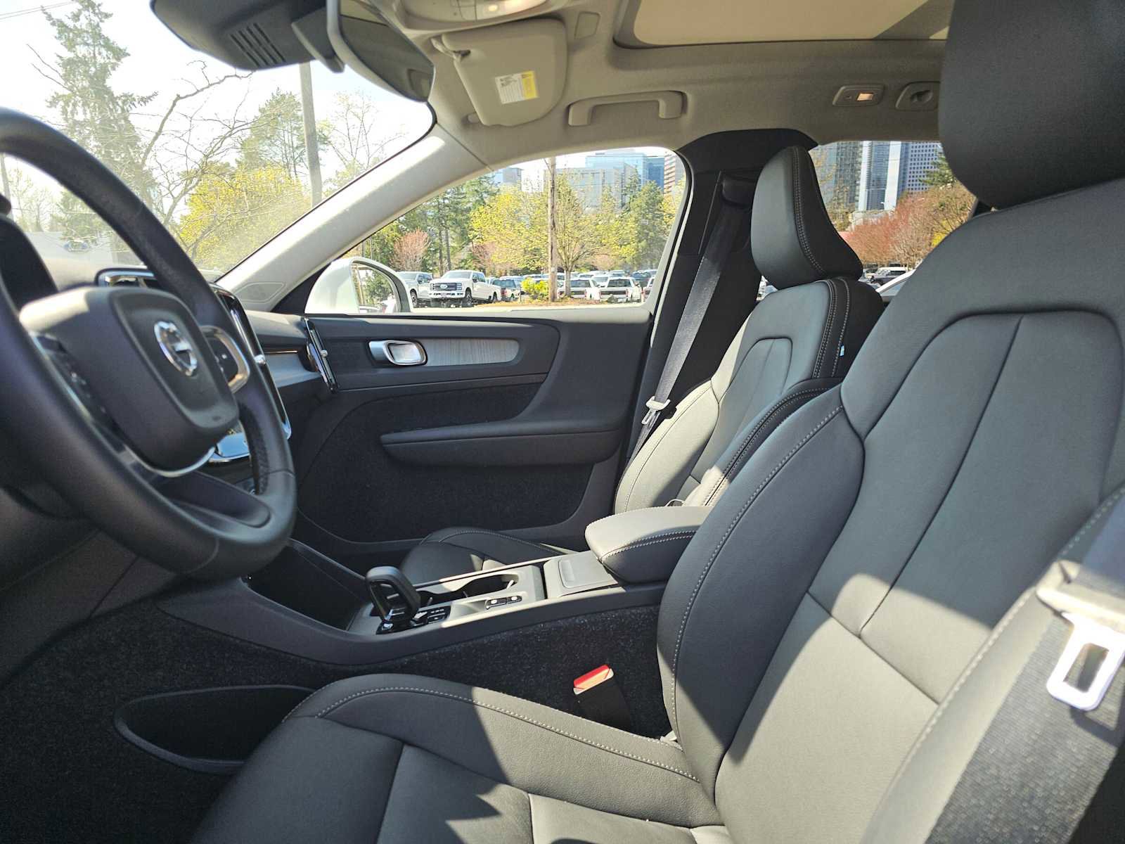 Used 2025 Volvo XC40 B5 Core w/ Protection Package Premier AWD/4WD image 21