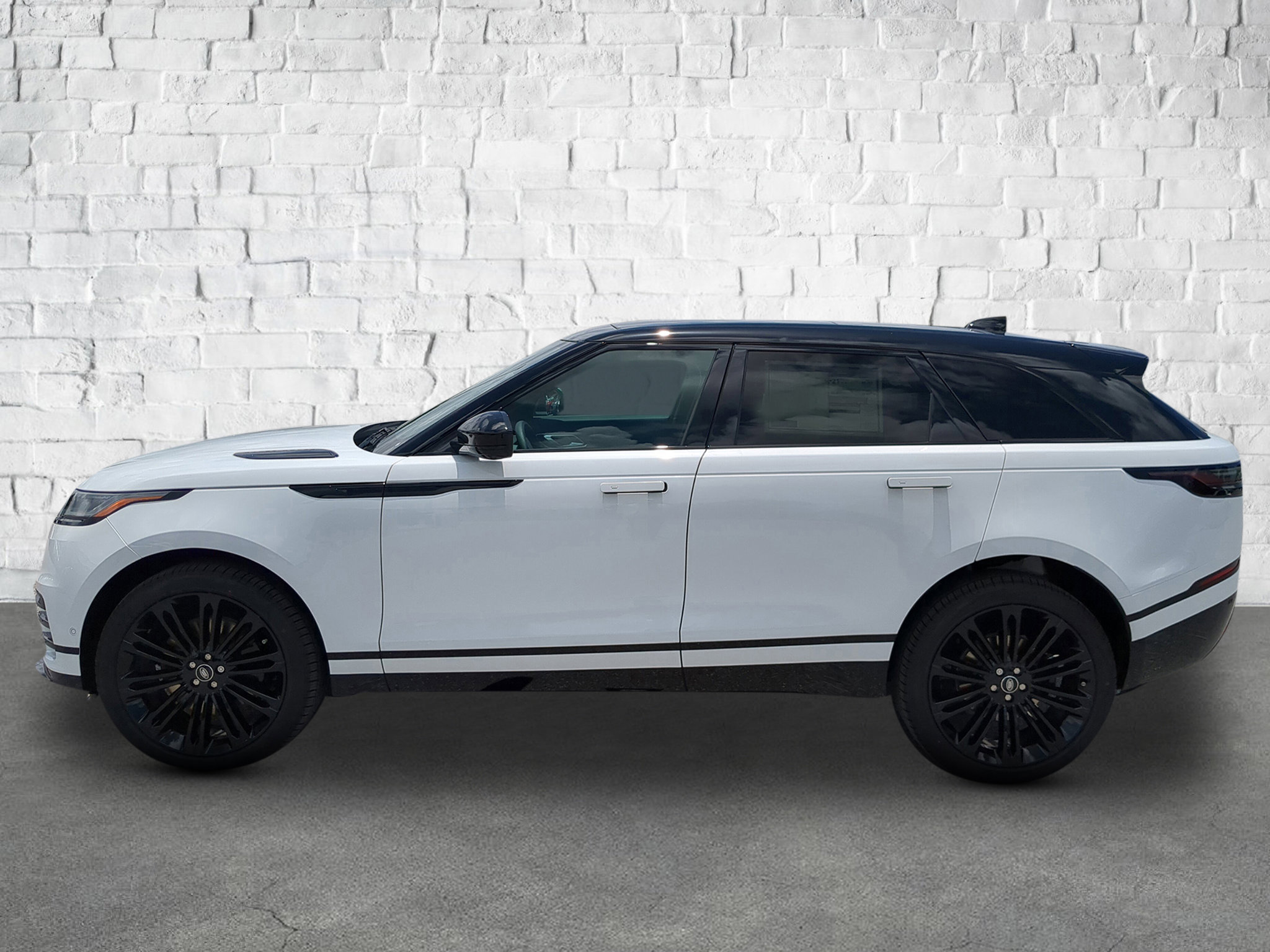 New 2026 Land Rover Range Rover Velar Dynamic SE image 3