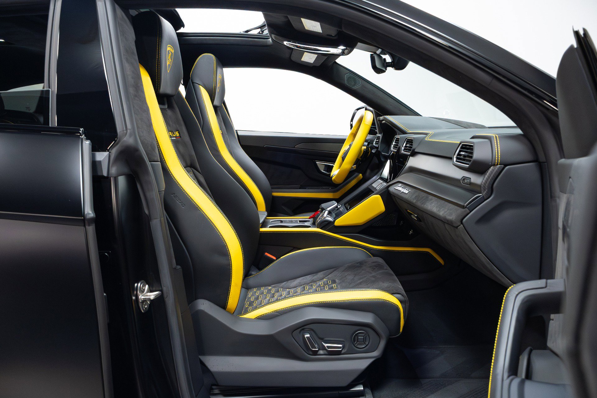Used 2022 Lamborghini Urus image 29