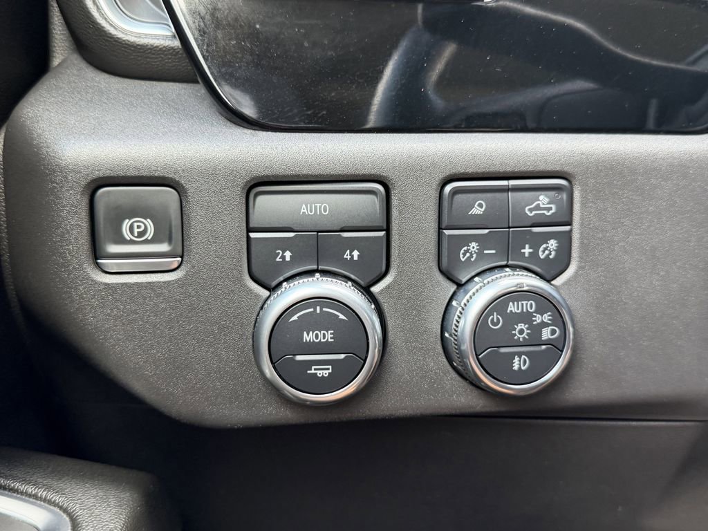 Used 2025 GMC Sierra 1500 SLT AWD/4WD image 27