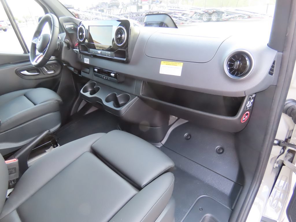 Used 2025 Mercedes-Benz Sprinter 2500 image 19