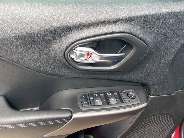 Used 2020 Jeep Cherokee Latitude Plus w/ Comfort/Convenience Group FWD image 25