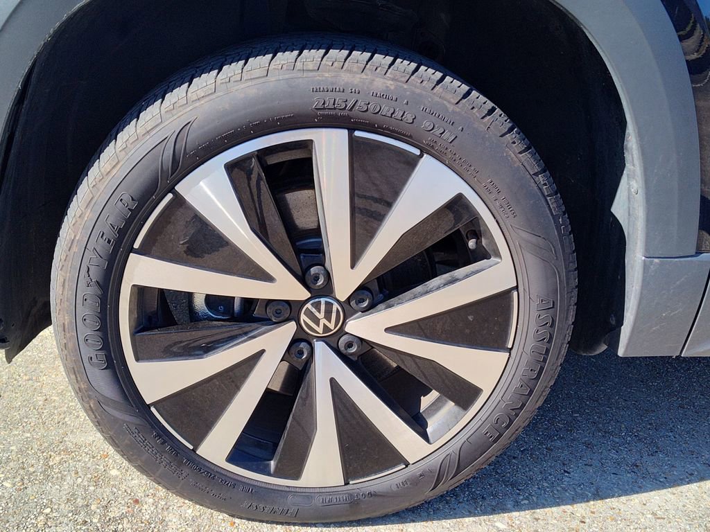 Used 2024 Volkswagen Taos SE image 17