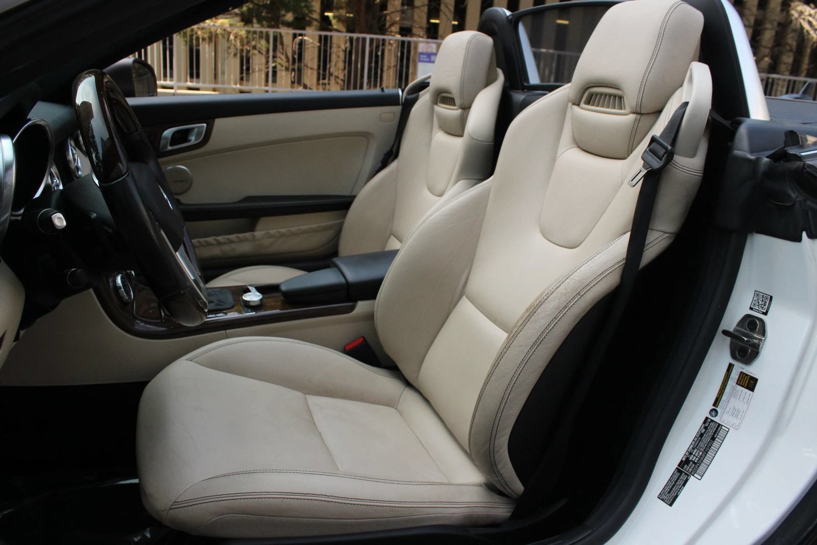 Used 2015 Mercedes-Benz SLK 350 w/ Multimedia Package image 16