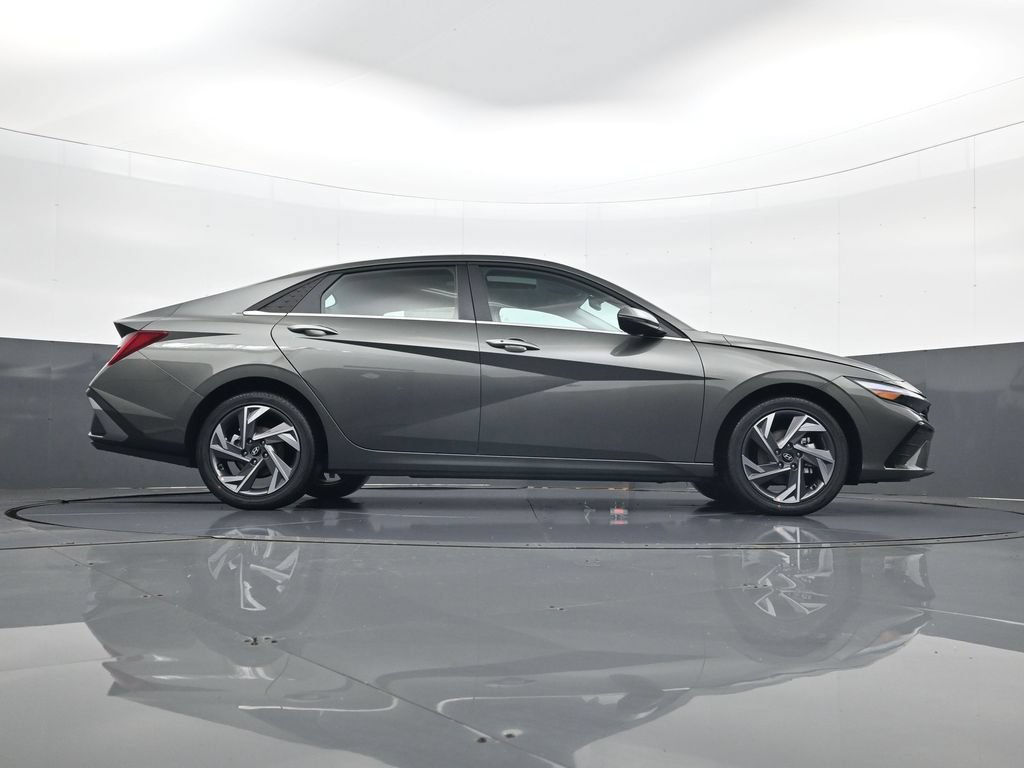 New 2026 Hyundai Elantra Limited FWD image 24