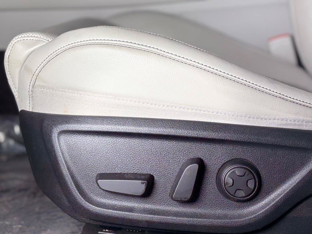 Used 2019 Genesis G70 2.0T Advanced RWD image 26