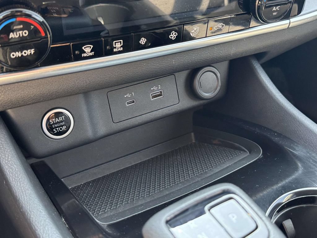 Used 2021 Nissan Rogue SV AWD/4WD image 16
