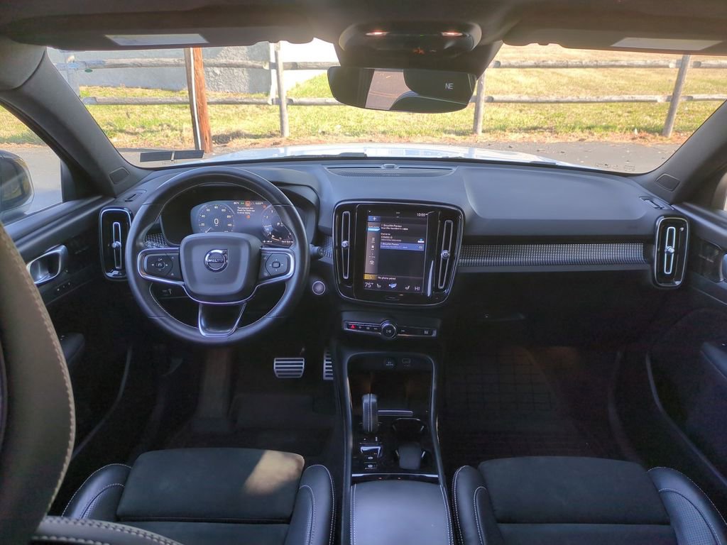 Used 2021 Volvo XC40 T5 R-Design AWD/4WD image 9