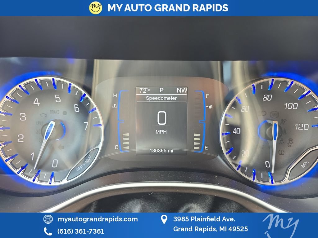 Used 2017 Chrysler Pacifica Touring FWD image 17
