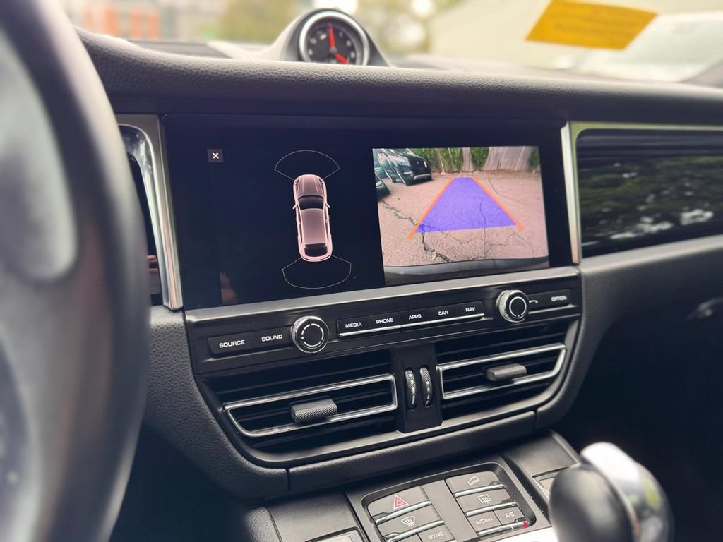 Used 2020 Porsche Macan AWD/4WD image 16
