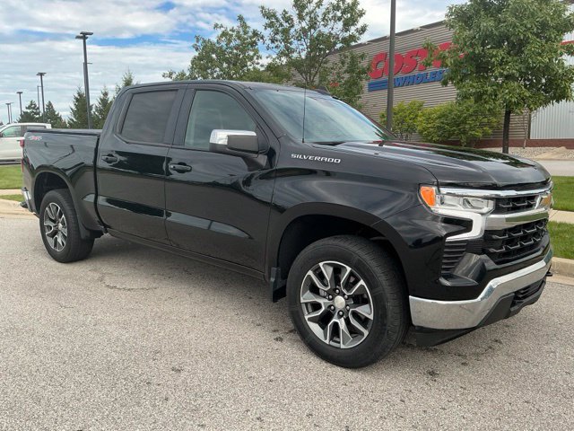 Used 2022 Chevrolet Silverado 1500 LT AWD/4WD image 2