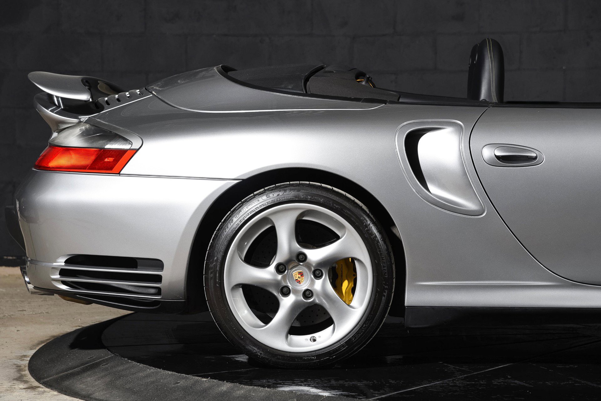Used 2005 Porsche 911 Turbo image 32