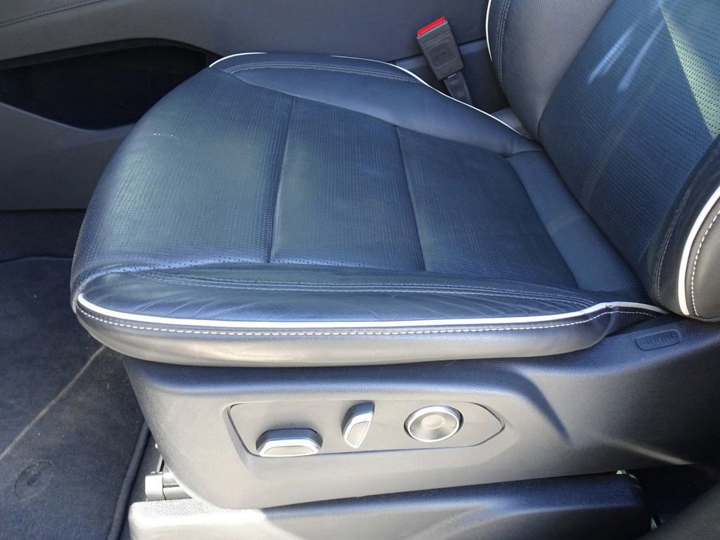 Certified 2024 Cadillac Escalade ESV Premium Luxury image 10