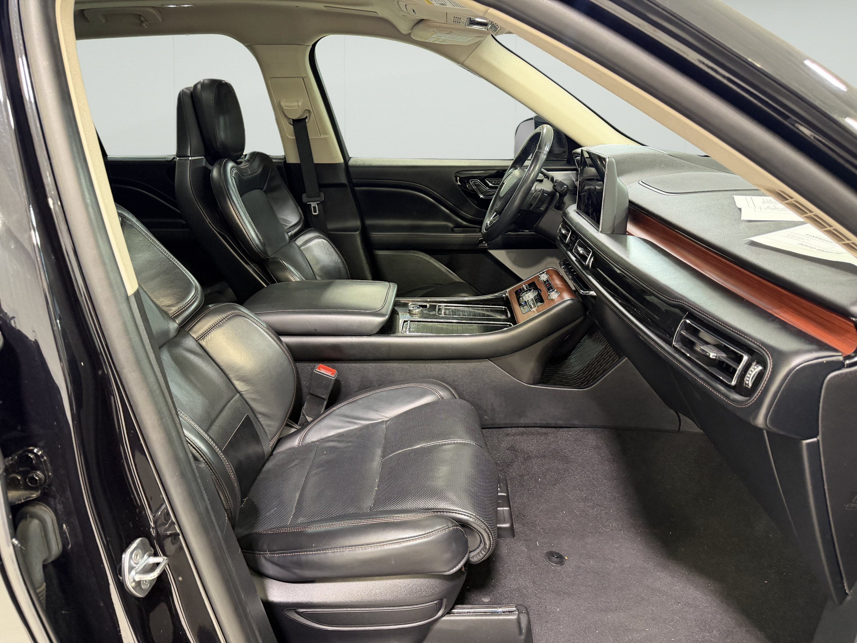 Used 2021 Lincoln Aviator Grand Touring w/ Equipment Group 302A AWD/4WD image 12
