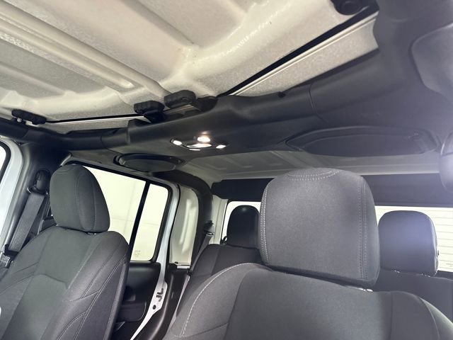 Used 2022 Jeep Gladiator Sport image 12