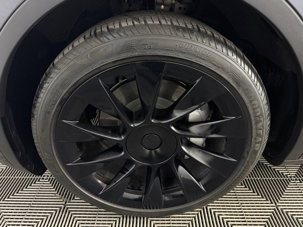 Used 2024 Tesla Model Y Long Range image 10