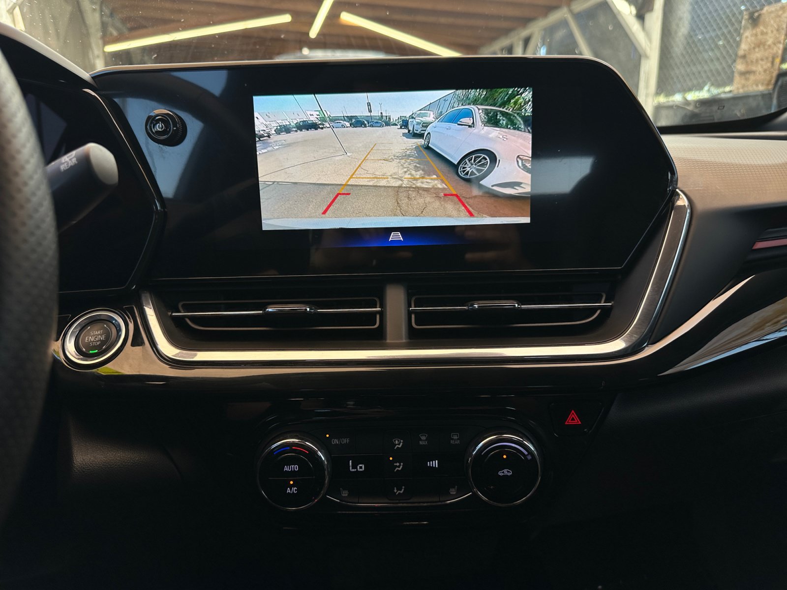 Used 2025 Chevrolet Trax RS w/ Sunroof Package FWD image 23