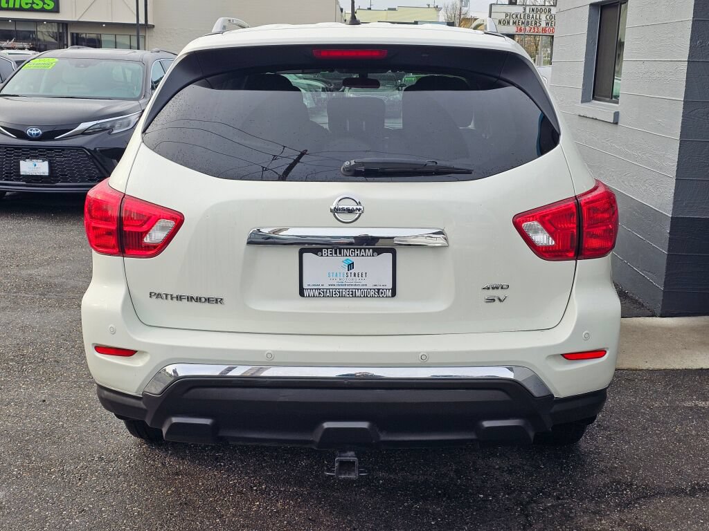 Used 2018 Nissan Pathfinder SV image 4
