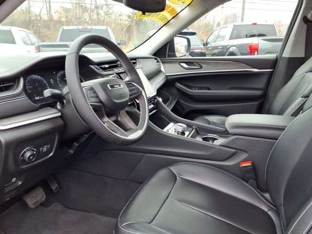 Used 2023 Jeep Grand Cherokee Limited w/ Black Appearance Package AWD/4WD image 26