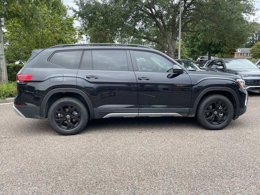 New 2026 Volkswagen Atlas Peak Edition AWD/4WD image 2