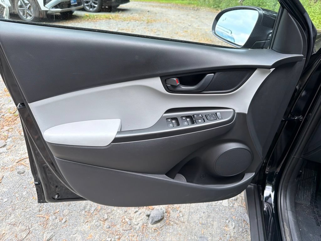 Certified 2023 Hyundai Kona SE w/ Cargo Package AWD/4WD image 16