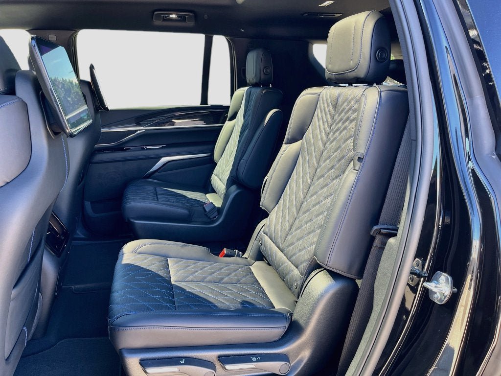 New 2026 Cadillac Escalade IQL Sport 1 w/ LPO, ONYX Package AWD/4WD image 29