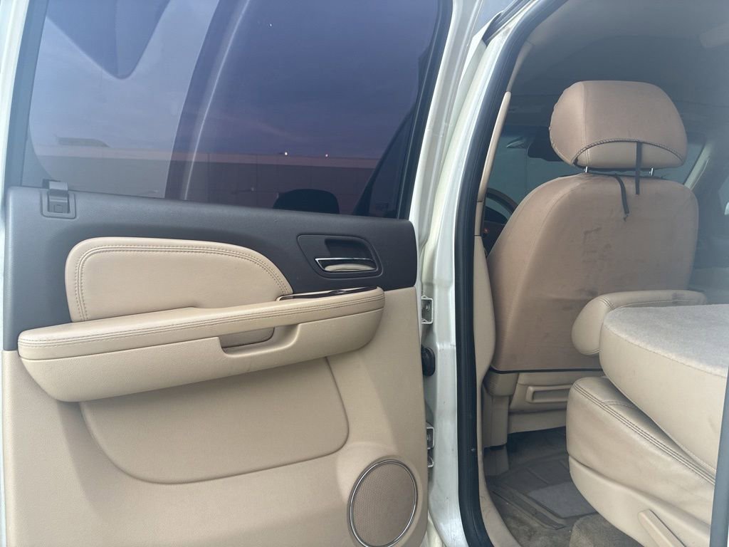 Used 2009 GMC Yukon XL Denali RWD image 11