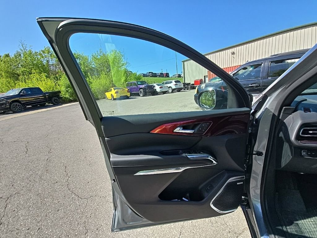 Used 2026 Chevrolet Traverse RS w/ LPO, Floor Liner Package image 22