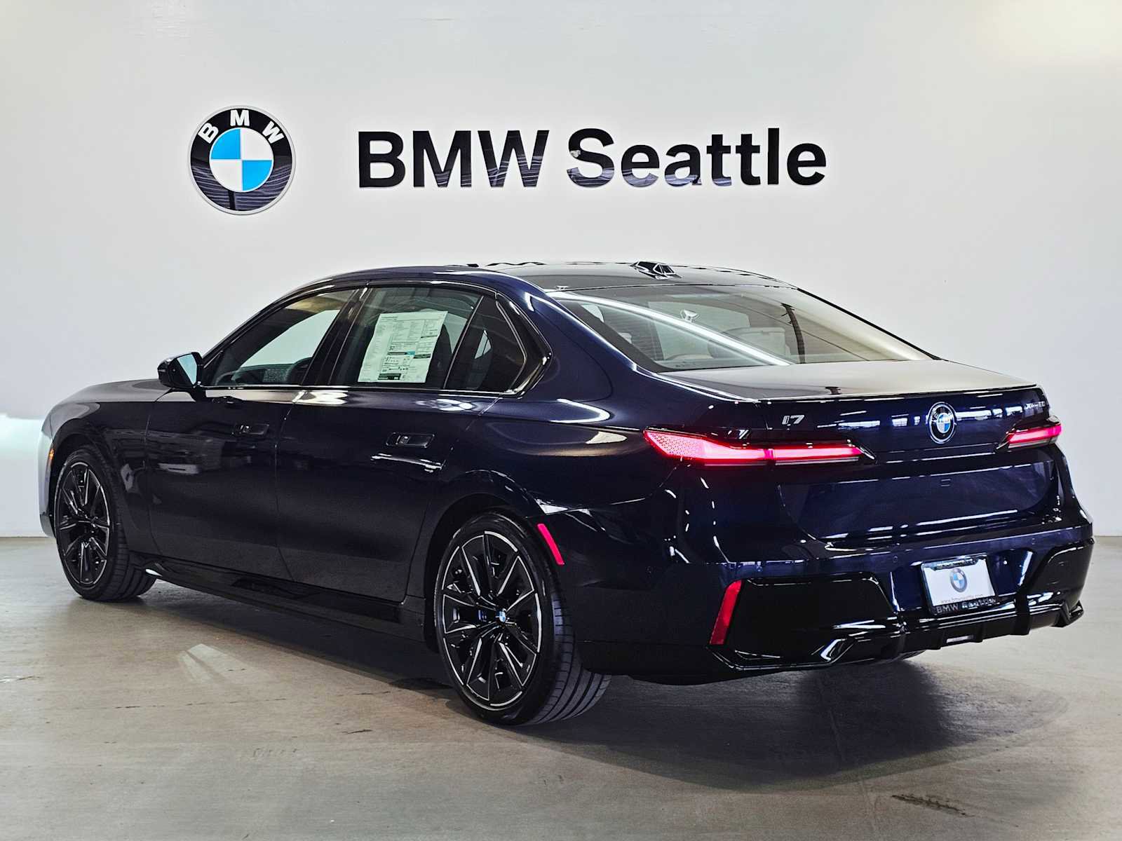 New 2025 BMW i7 xDrive60 w/ Executive Package image 4