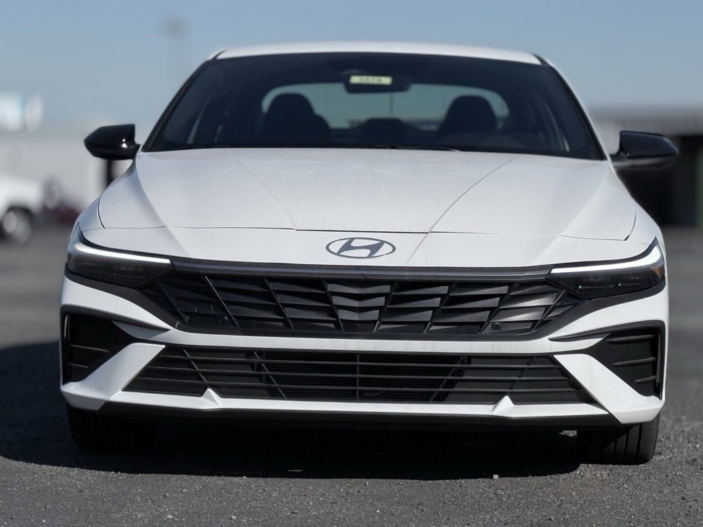New 2025 Hyundai Elantra SEL image 2