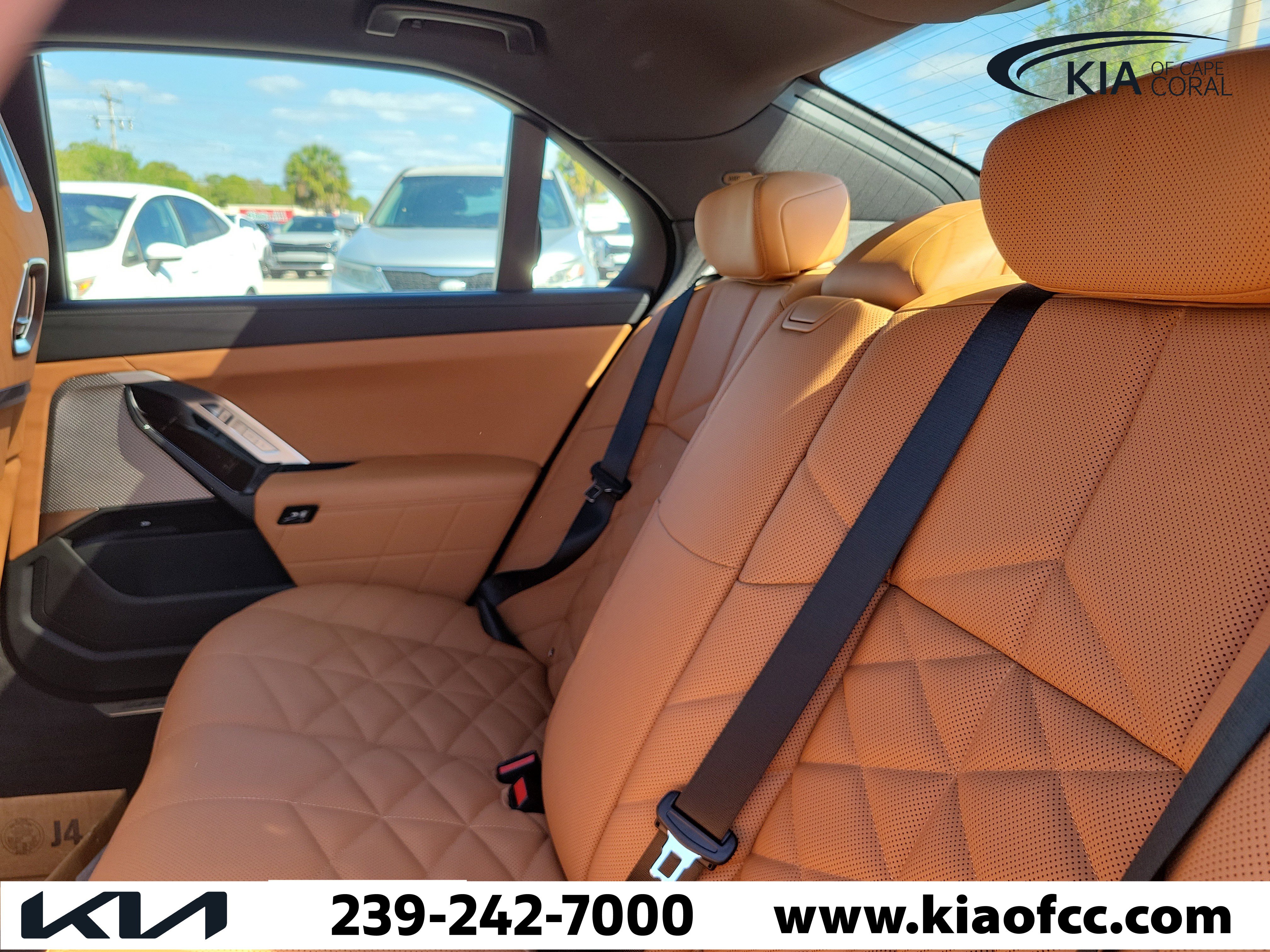 Used 2025 BMW 740i w/ Premium Package RWD image 16