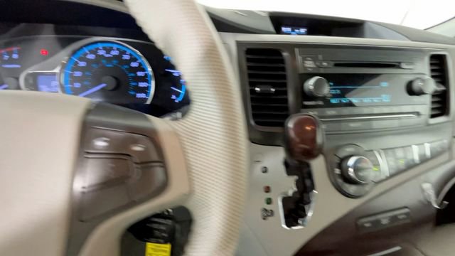 Used 2012 Toyota Sienna XLE FWD image 27