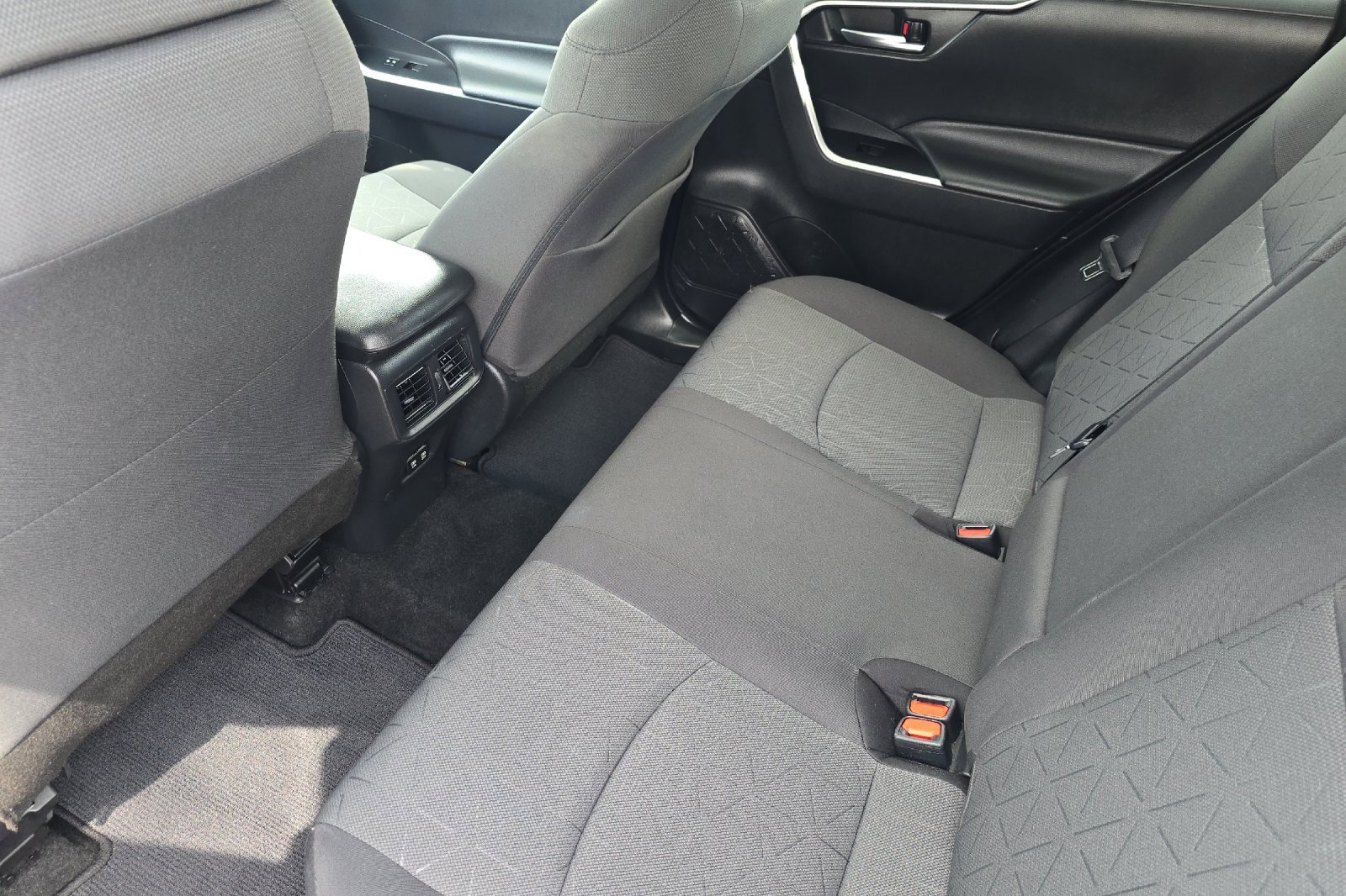 Used 2021 Toyota RAV4 XLE image 11