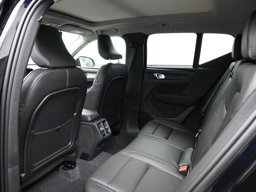Used 2025 Volvo XC40 B5 Ultra w/ Climate Package AWD/4WD image 28