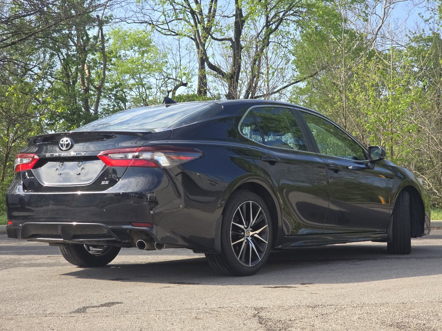 Used 2022 Toyota Camry SE w/ Convenience Package image 13