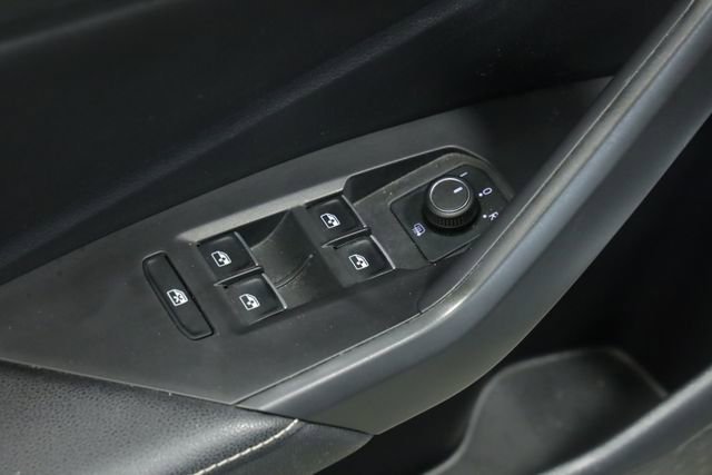 Certified 2022 Volkswagen Jetta SE image 30