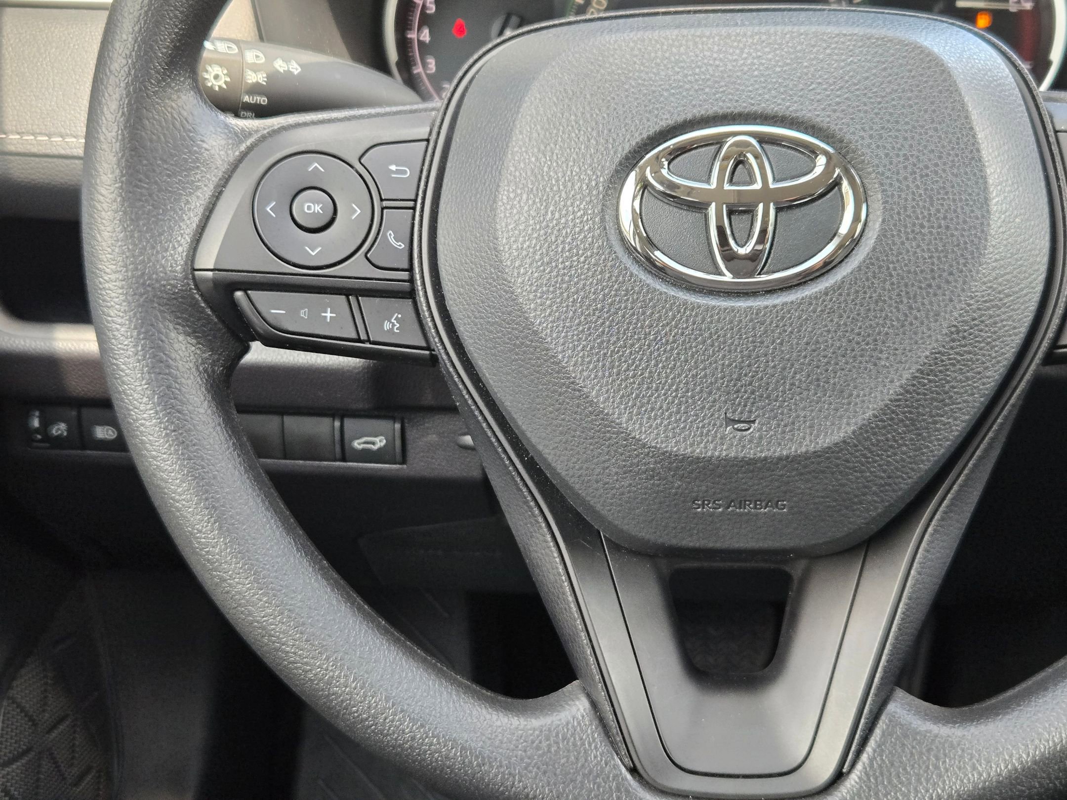 Used 2025 Toyota RAV4 XLE w/ Convenience Package FWD image 22